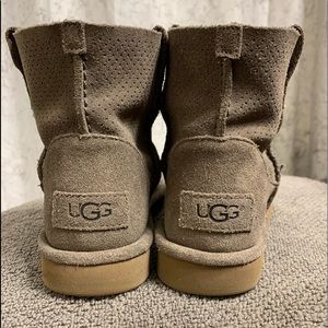 UGG women’s classic unlined mini slouch boot